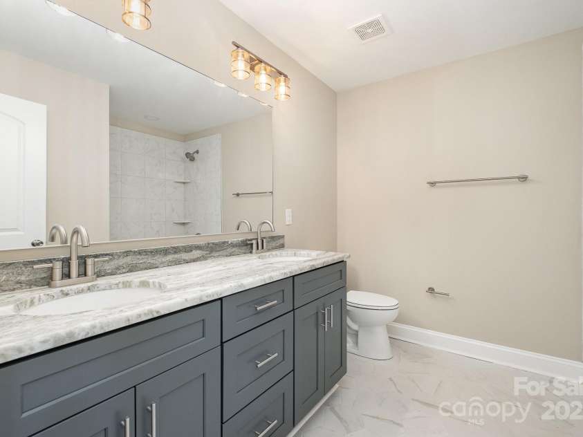 101 Mcalway Road, Charlotte, NC 28211.  MLS# CAR4275435, YatesRealty ID 896. 
