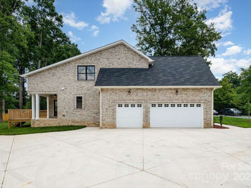 101 Mcalway Road, Charlotte, NC 28211.  MLS# CAR4275435, YatesRealty ID 896. 