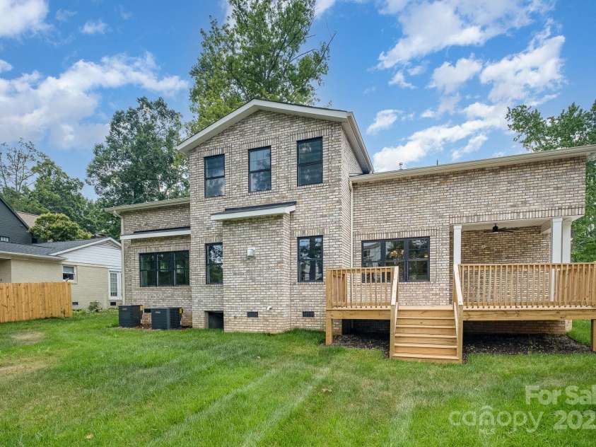 101 Mcalway Road, Charlotte, NC 28211.  MLS# CAR4275435, YatesRealty ID 896. 