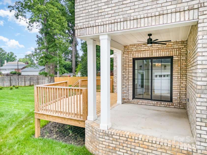 101 Mcalway Road, Charlotte, NC 28211.  MLS# CAR4275435, YatesRealty ID 896. 