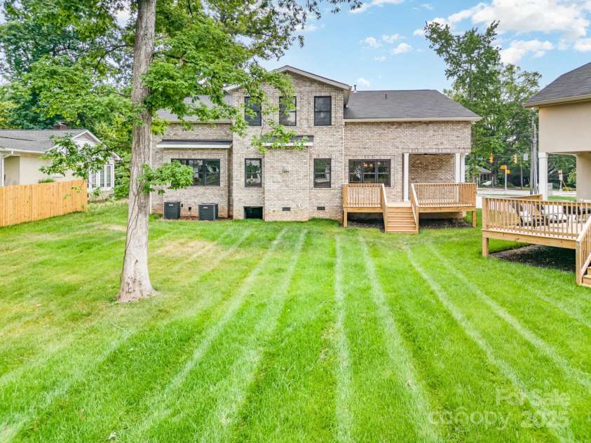 101 Mcalway Road, Charlotte, NC 28211.  MLS# CAR4275435, YatesRealty ID 896. 