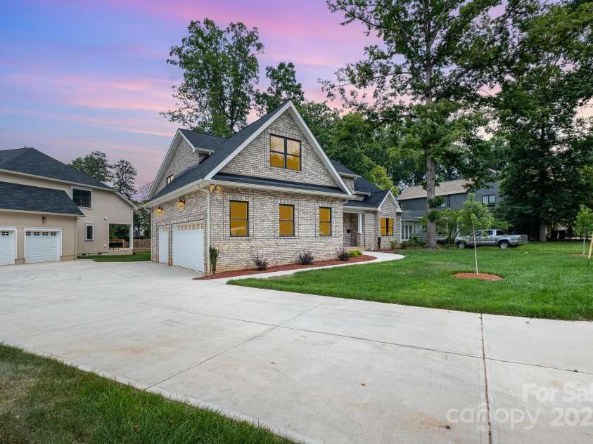 101 Mcalway Road, Charlotte, NC 28211.  MLS# CAR4275435, YatesRealty ID 896. 