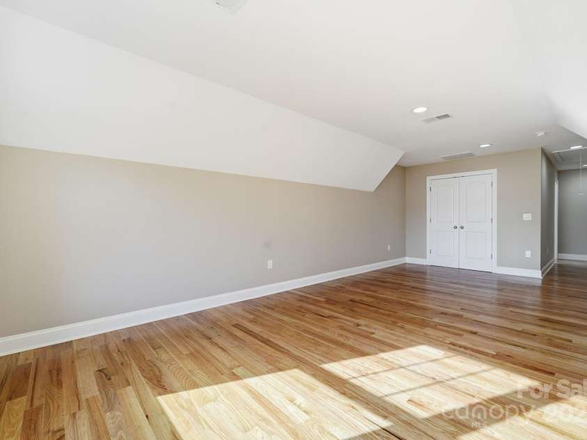 101 Mcalway Road, Charlotte, NC 28211.  MLS# CAR4321405, YatesRealty ID 896. Large upper-level bonus room — perfect as a media room, gym, or additional living space.