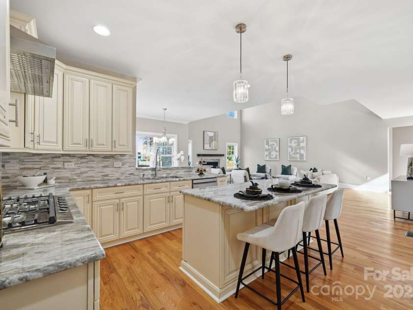 101 Mcalway Road, Charlotte, NC 28211.  MLS# CAR4321405, YatesRealty ID 896. Open kitchen design with sightlines into the living areas — bright, spacious, and functional.