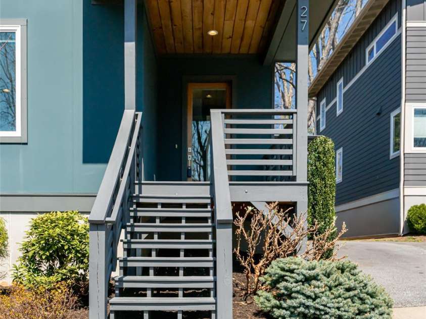 27 Mauricet Lane, Asheville, NC 28806.  MLS# CAR4321609, YatesRealty ID 896. 
