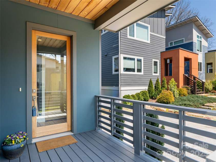 27 Mauricet Lane, Asheville, NC 28806.  MLS# CAR4321609, YatesRealty ID 896. 