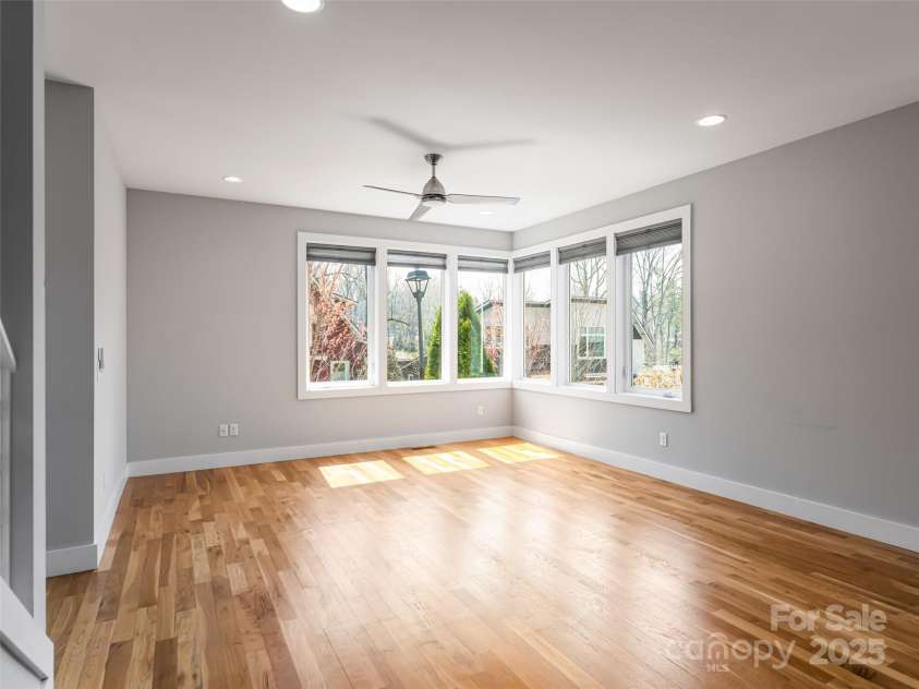 27 Mauricet Lane, Asheville, NC 28806.  MLS# CAR4321609, YatesRealty ID 896. 