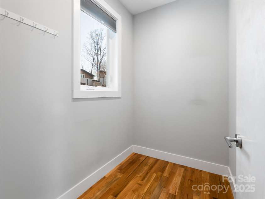 27 Mauricet Lane, Asheville, NC 28806.  MLS# CAR4321609, YatesRealty ID 896. 