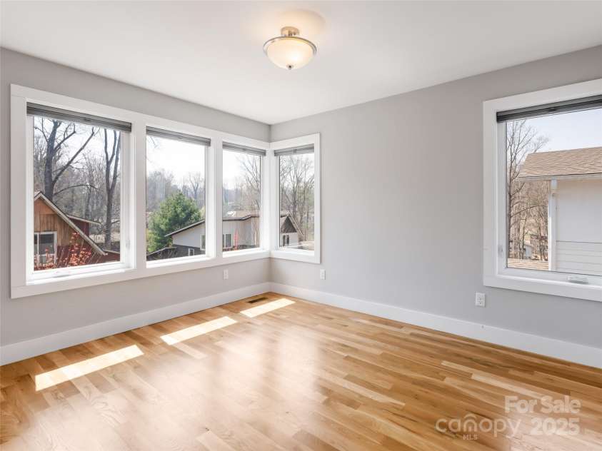 27 Mauricet Lane, Asheville, NC 28806.  MLS# CAR4321609, YatesRealty ID 896. 