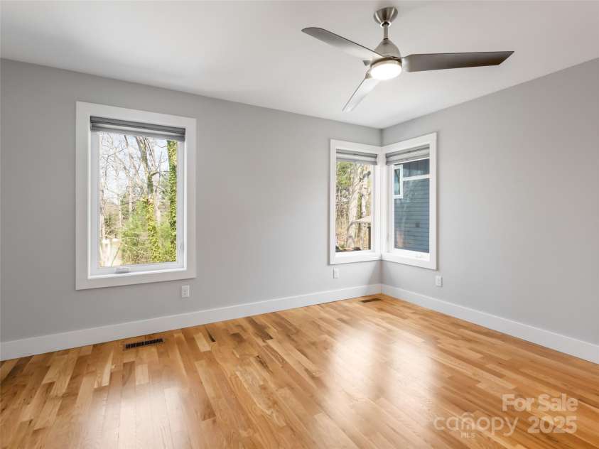 27 Mauricet Lane, Asheville, NC 28806.  MLS# CAR4321609, YatesRealty ID 896. 