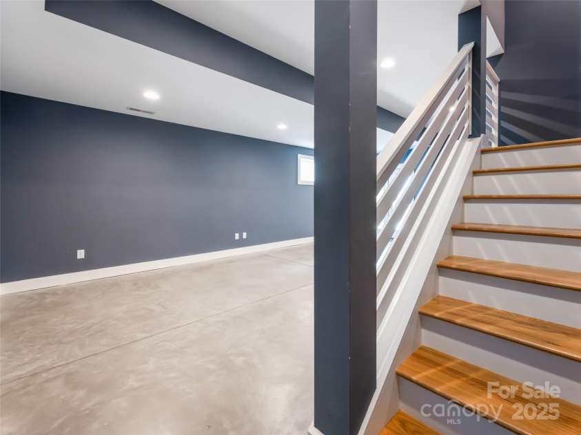 27 Mauricet Lane, Asheville, NC 28806.  MLS# CAR4321609, YatesRealty ID 896. 