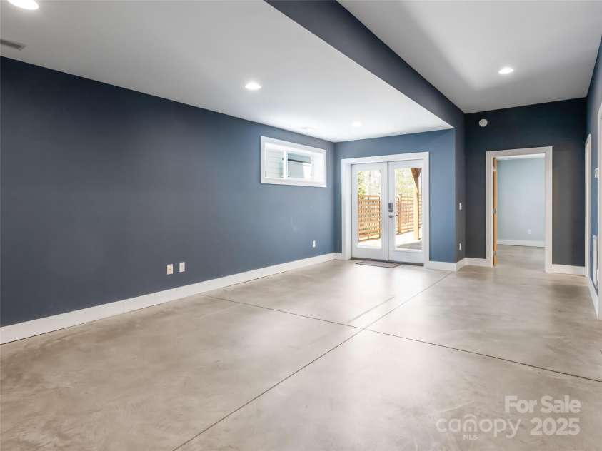 27 Mauricet Lane, Asheville, NC 28806.  MLS# CAR4321609, YatesRealty ID 896. 