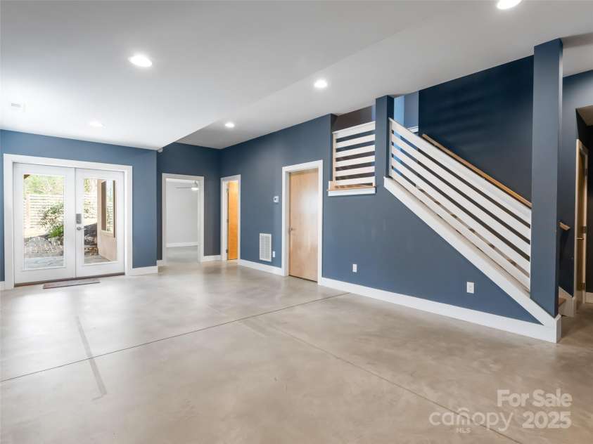 27 Mauricet Lane, Asheville, NC 28806.  MLS# CAR4321609, YatesRealty ID 896. 