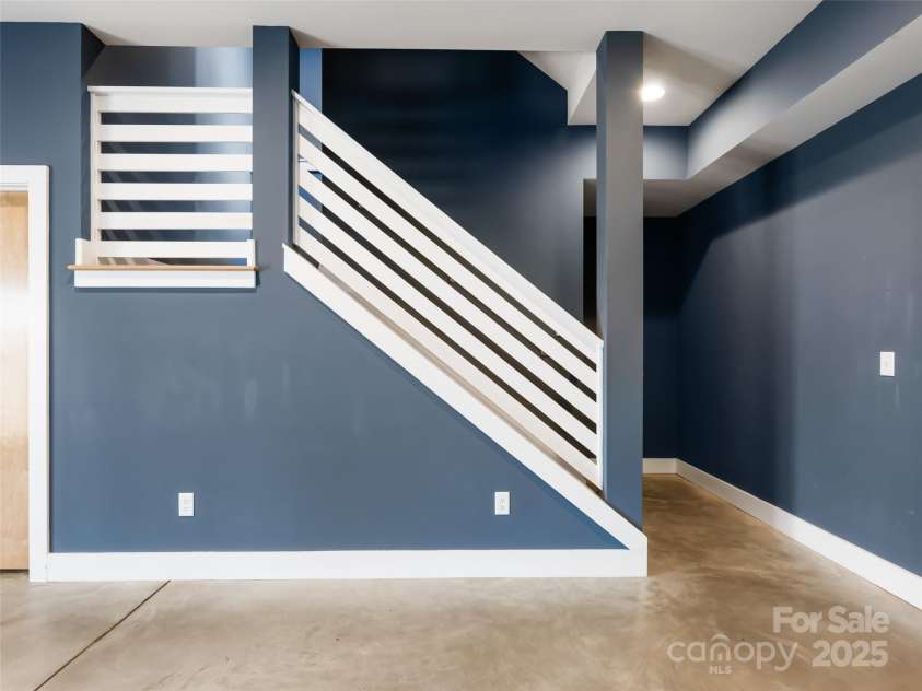 27 Mauricet Lane, Asheville, NC 28806.  MLS# CAR4321609, YatesRealty ID 896. 