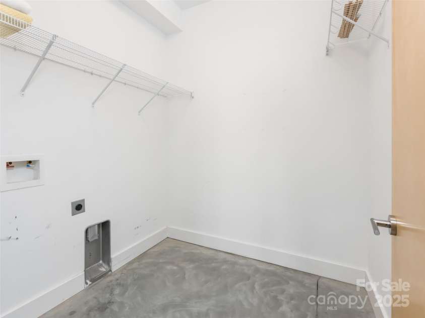 27 Mauricet Lane, Asheville, NC 28806.  MLS# CAR4321609, YatesRealty ID 896. 