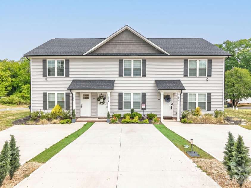 604 8th Street, Kannapolis, NC 28081.  MLS# CAR4378847, YatesRealty ID 896. 