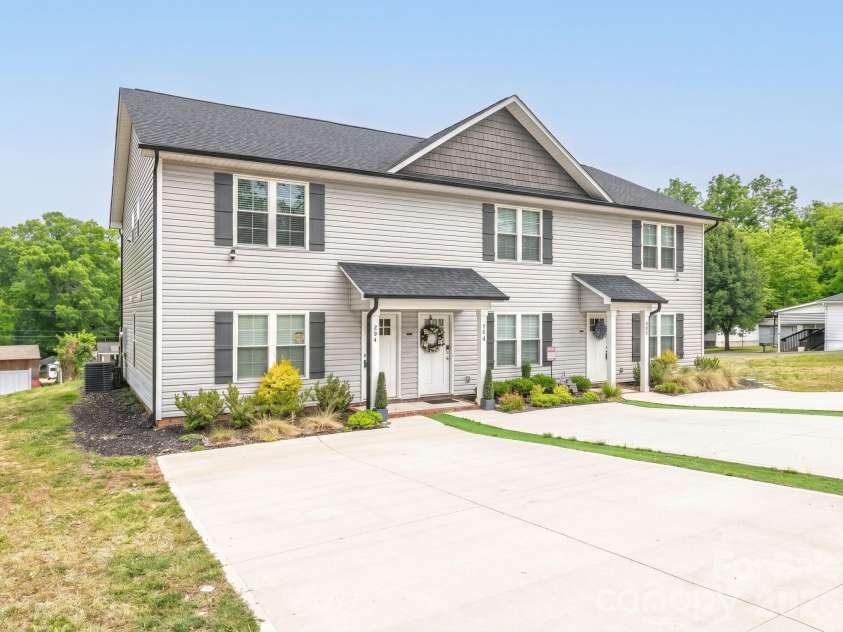 604 8th Street, Kannapolis, NC 28081.  MLS# CAR4378847, YatesRealty ID 896. 