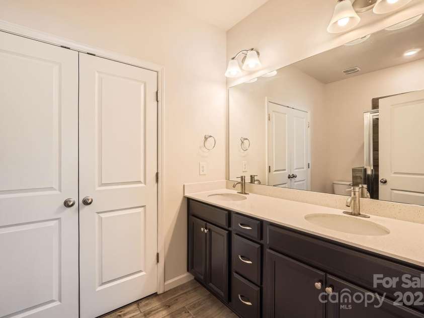 1111 Johns Walk Way, Belmont, NC 28012.  MLS# CAR4239700, YatesRealty ID 8960. Primary bath
