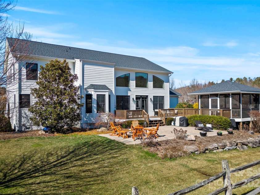 28 Sovereign Lane, Fairview, NC 28730.  MLS# CAR4226079, YatesRealty ID 8961. An outdoor space for everyone
