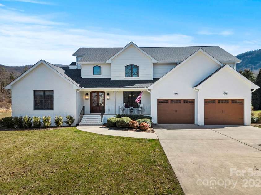 28 Sovereign Lane, Fairview, NC 28730.  MLS# CAR4226079, YatesRealty ID 8961. #HomeSweetHome