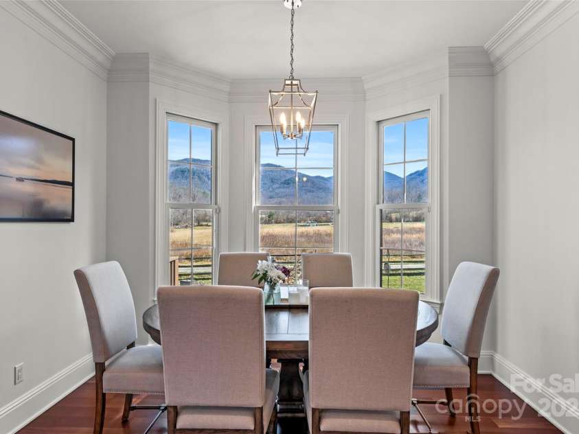 28 Sovereign Lane, Fairview, NC 28730.  MLS# CAR4226079, YatesRealty ID 8961. MORE views while dining!