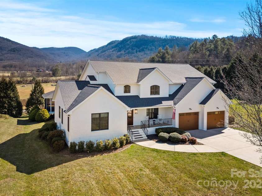 28 Sovereign Lane, Fairview, NC 28730.  MLS# CAR4226079, YatesRealty ID 8961. Nestled in the Mountains!