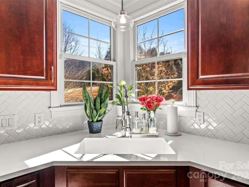 28 Sovereign Lane, Fairview, NC 28730.  MLS# CAR4226079, YatesRealty ID 8961. Never miss a sunrise!