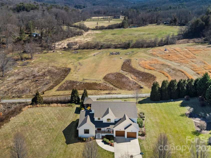 28 Sovereign Lane, Fairview, NC 28730.  MLS# CAR4226079, YatesRealty ID 8961. Room to roam