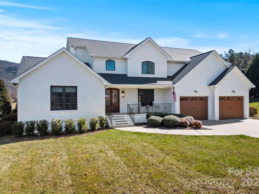 28 Sovereign Lane, Fairview, NC 28730.  MLS# CAR4226079, YatesRealty ID 8961. Style + Functionality