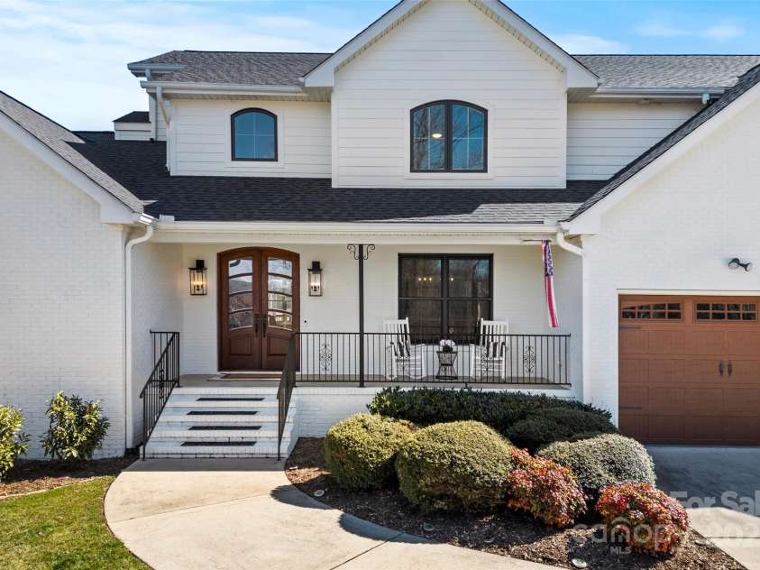 28 Sovereign Lane, Fairview, NC 28730.  MLS# CAR4226079, YatesRealty ID 8961. Welcoming Entrance