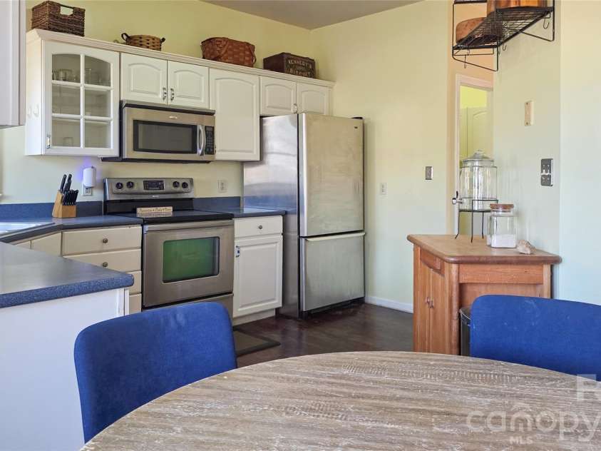 28 Sweetbriar Court, Asheville, NC 28803.  MLS# CAR4343208, YatesRealty ID 8961. 
