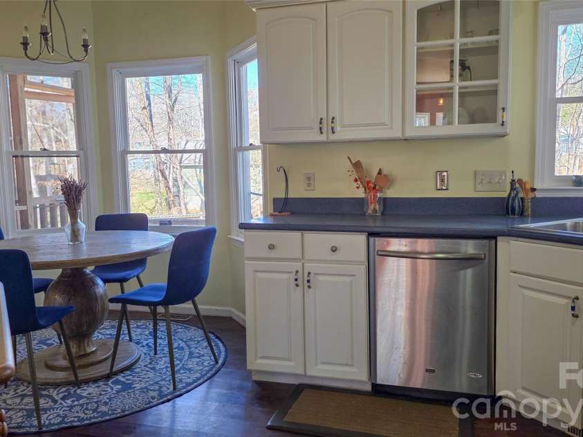 28 Sweetbriar Court, Asheville, NC 28803.  MLS# CAR4343208, YatesRealty ID 8961. 