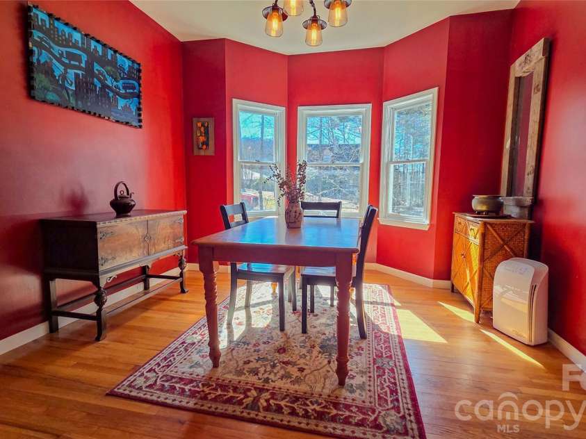 28 Sweetbriar Court, Asheville, NC 28803.  MLS# CAR4343208, YatesRealty ID 8961. 
