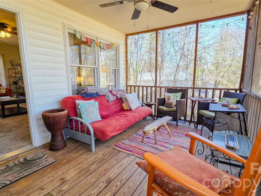 28 Sweetbriar Court, Asheville, NC 28803.  MLS# CAR4343208, YatesRealty ID 8961. 