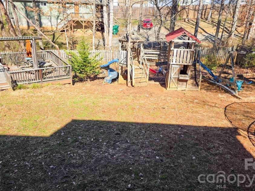 28 Sweetbriar Court, Asheville, NC 28803.  MLS# CAR4343208, YatesRealty ID 8961. 