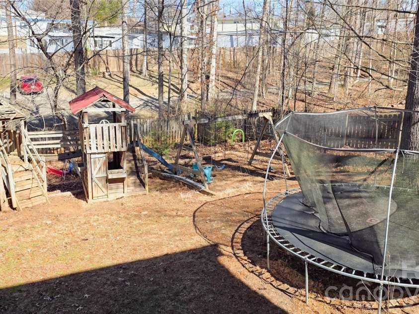 28 Sweetbriar Court, Asheville, NC 28803.  MLS# CAR4343208, YatesRealty ID 8961. 