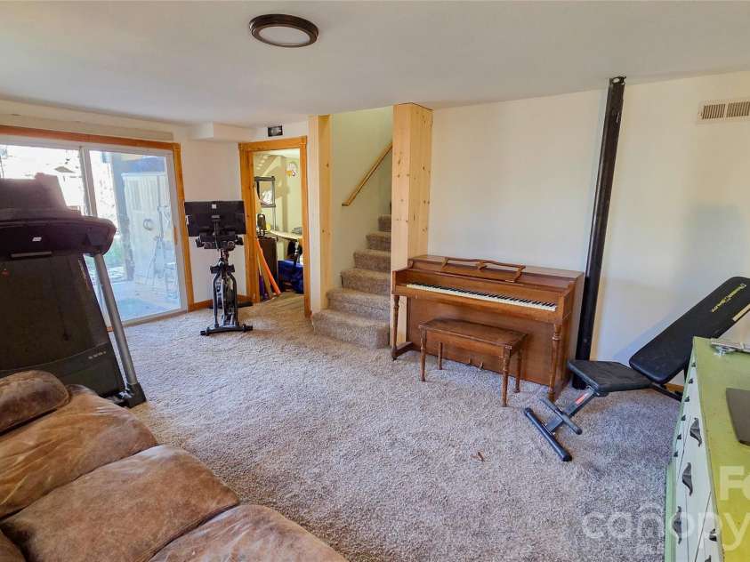 28 Sweetbriar Court, Asheville, NC 28803.  MLS# CAR4343208, YatesRealty ID 8961. 