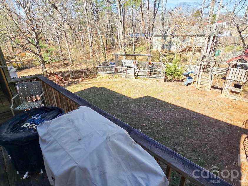 28 Sweetbriar Court, Asheville, NC 28803.  MLS# CAR4343208, YatesRealty ID 8961. 