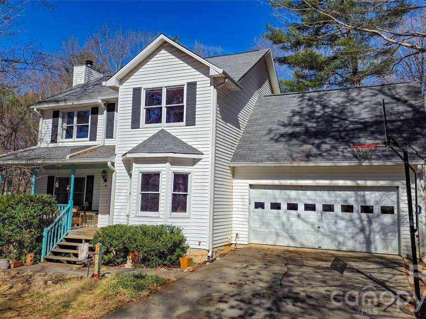 28 Sweetbriar Court, Asheville, NC 28803.  MLS# CAR4343208, YatesRealty ID 8961. 