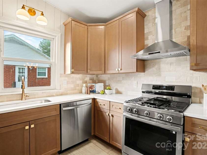 6738 Starcrest Drive, Charlotte, NC 28210.  MLS# CAR4333607, YatesRealty ID 8962. 