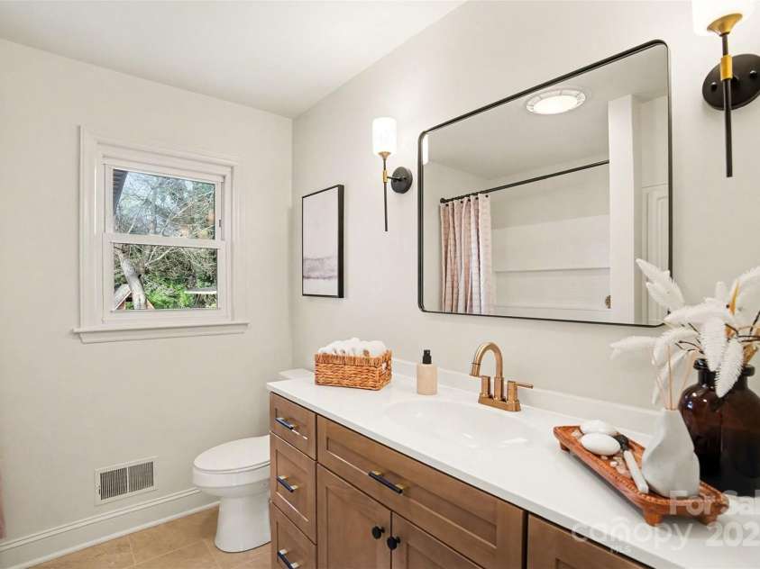 6738 Starcrest Drive, Charlotte, NC 28210.  MLS# CAR4333607, YatesRealty ID 8962. 