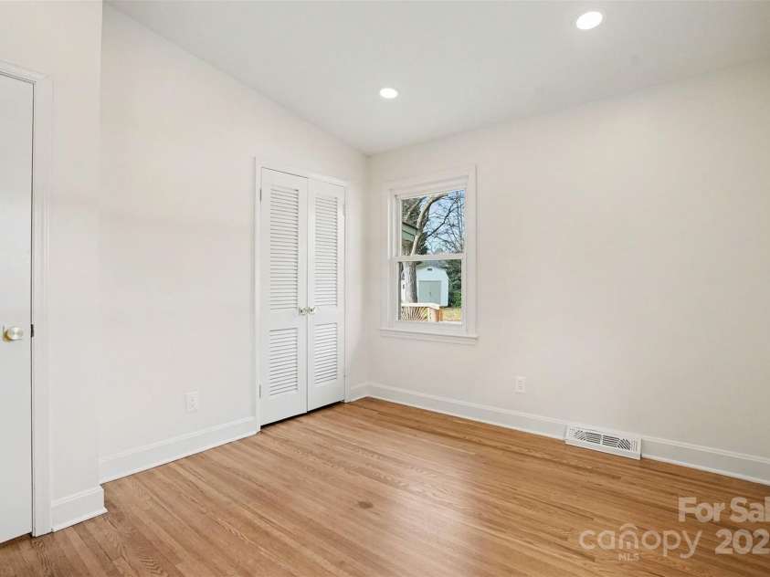 6738 Starcrest Drive, Charlotte, NC 28210.  MLS# CAR4333607, YatesRealty ID 8962. 