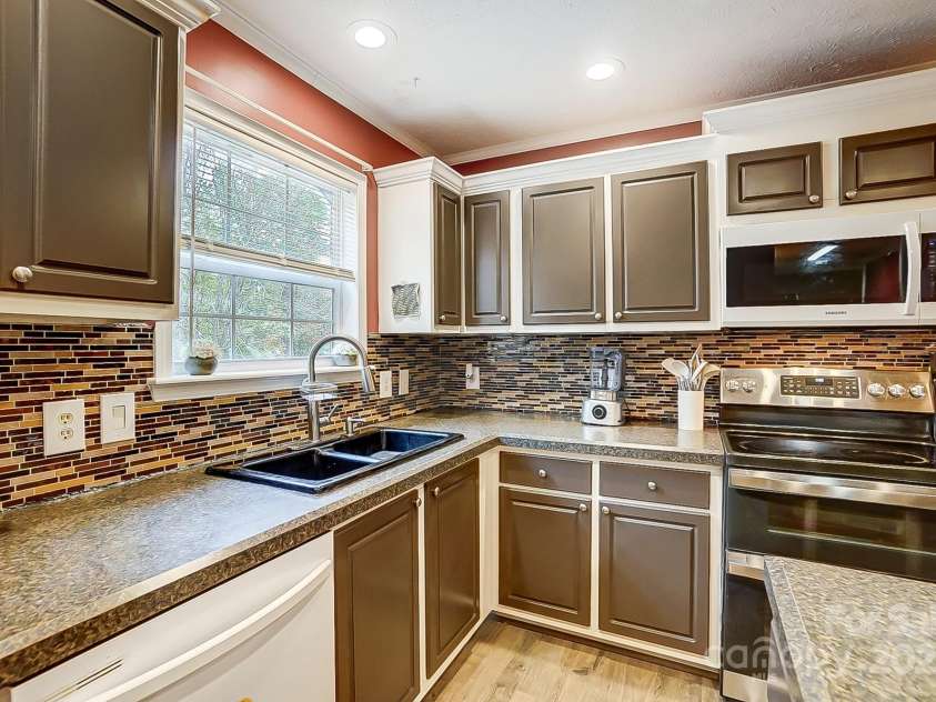 4450 Dobys Bridge Road, Fort Mill, SC 29707.  MLS# CAR4203686, YatesRealty ID 8963. 