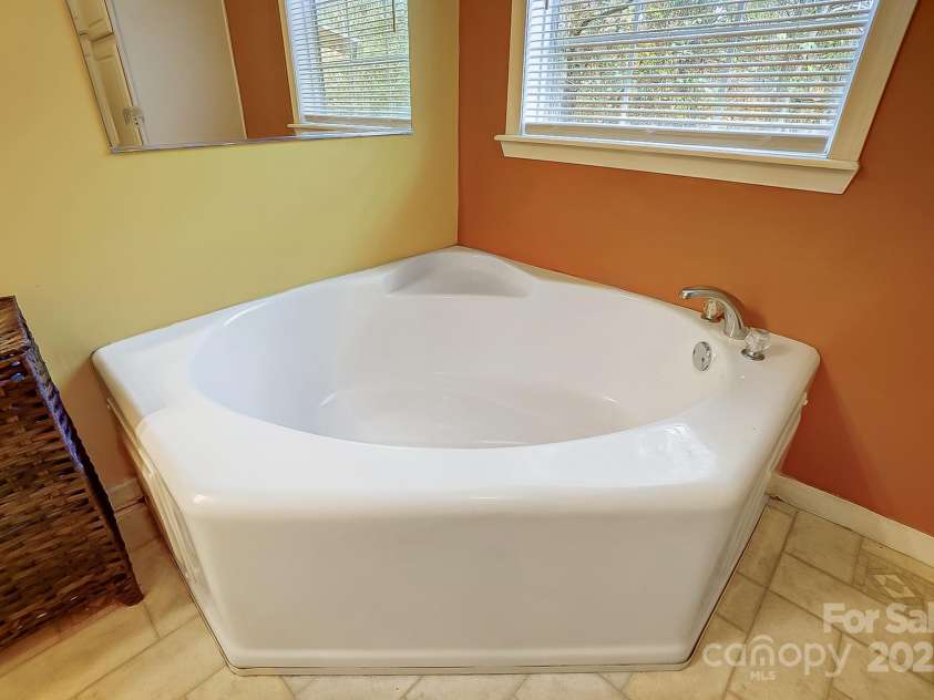 4450 Dobys Bridge Road, Fort Mill, SC 29707.  MLS# CAR4203686, YatesRealty ID 8963. Calgon...