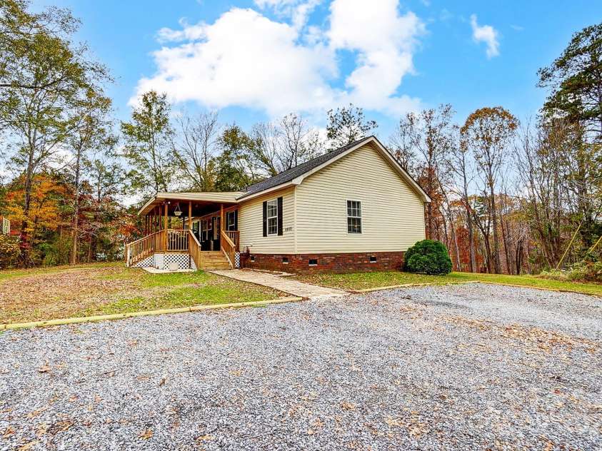 4450 Dobys Bridge Road, Fort Mill, SC 29707.  MLS# CAR4203686, YatesRealty ID 8963. Lots of parking