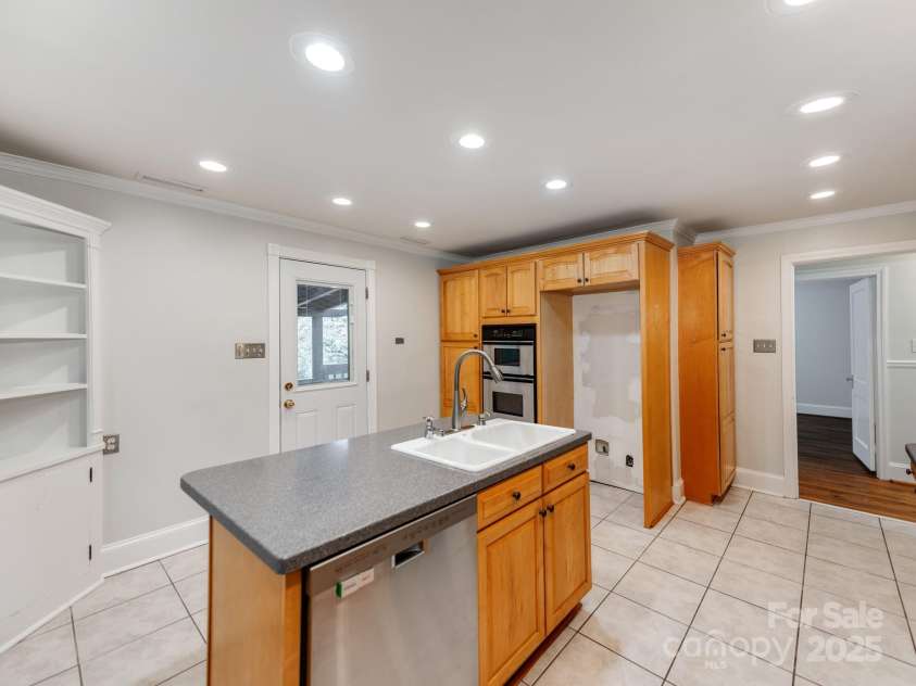 1113 Gregory Lane, Statesville, NC 28677.  MLS# CAR4243559, YatesRealty ID 8966. 