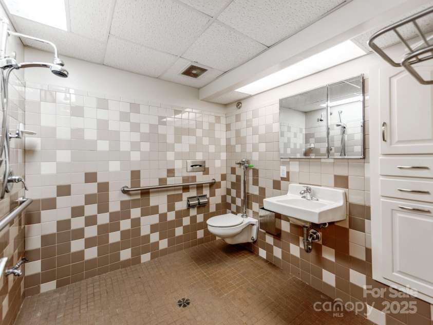 1113 Gregory Lane, Statesville, NC 28677.  MLS# CAR4243559, YatesRealty ID 8966. 