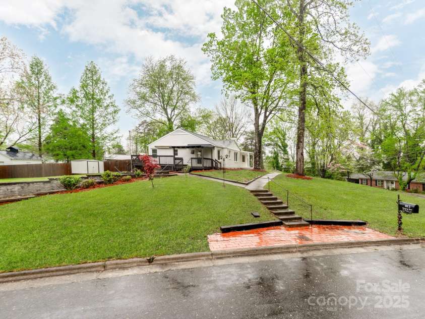 1113 Gregory Lane, Statesville, NC 28677.  MLS# CAR4243559, YatesRealty ID 8966. 