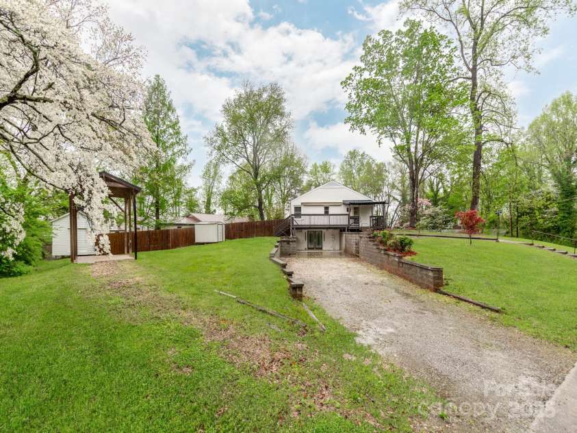 1113 Gregory Lane, Statesville, NC 28677.  MLS# CAR4243559, YatesRealty ID 8966. 
