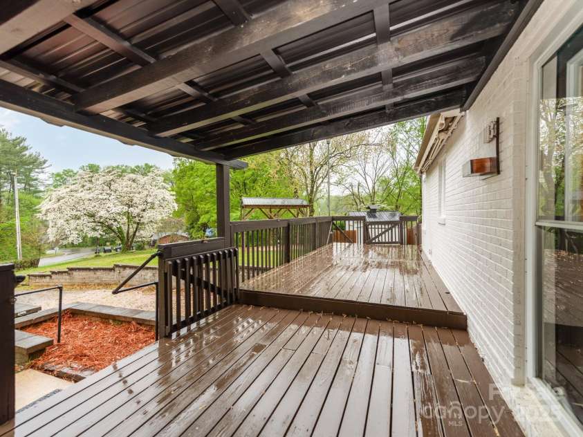 1113 Gregory Lane, Statesville, NC 28677.  MLS# CAR4243559, YatesRealty ID 8966. 